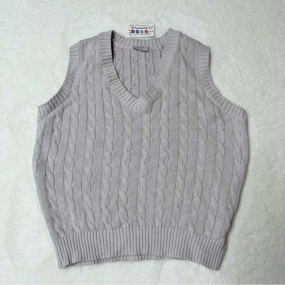 Brandy Melville Light Gray V-Neck Sweater Vest